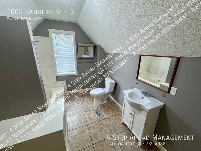 Building Photo - 1005 Sanders St