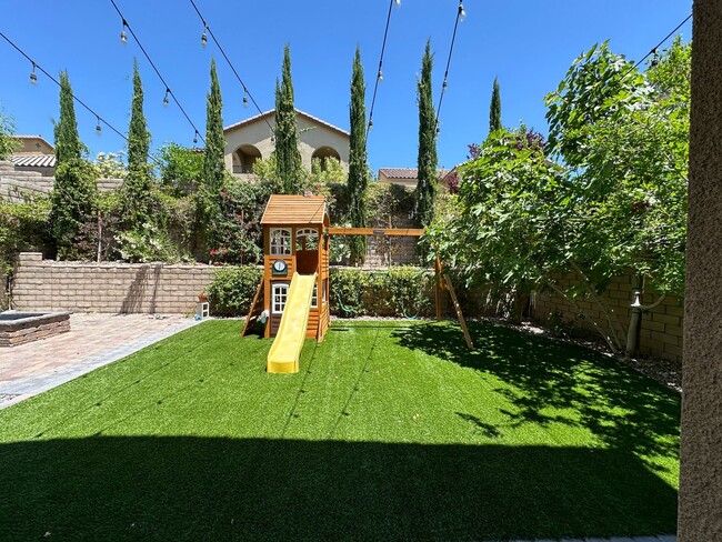 Building Photo - Beautiful Home in the Paseos of Summerlin!