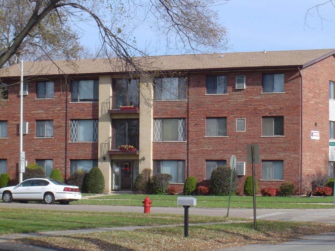 Primary Photo - Maple Tree Condominiums