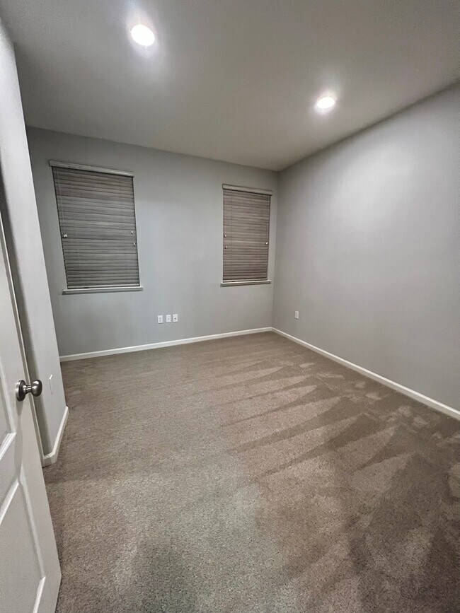 Building Photo - 3090 Empoli St