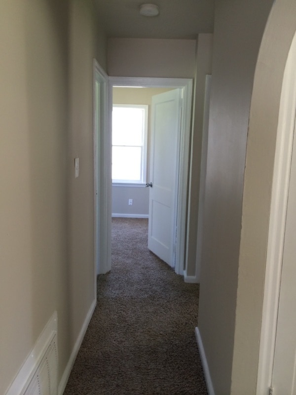 Building Photo - Cozy 2 Bedroom Home