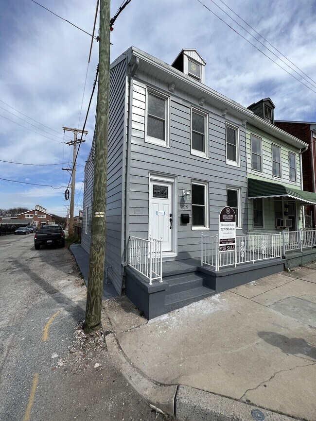 229 W College Ave, York, PA 17401 House Rental in York, PA