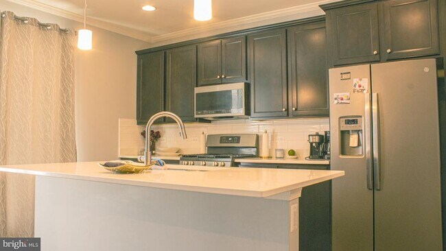 Foto del edificio - 145 Wayland Rd