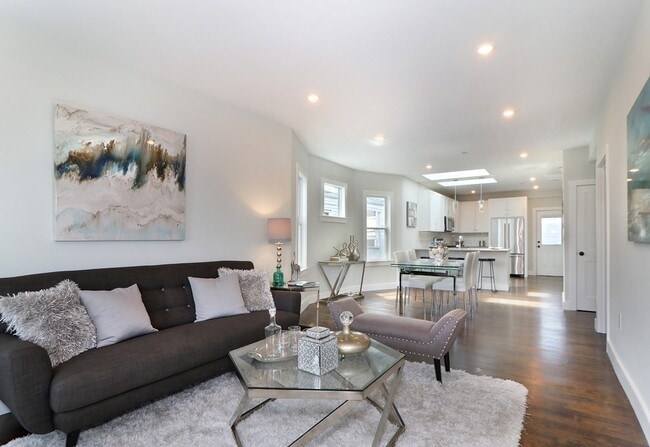 Building Photo - 127 Pleasant St