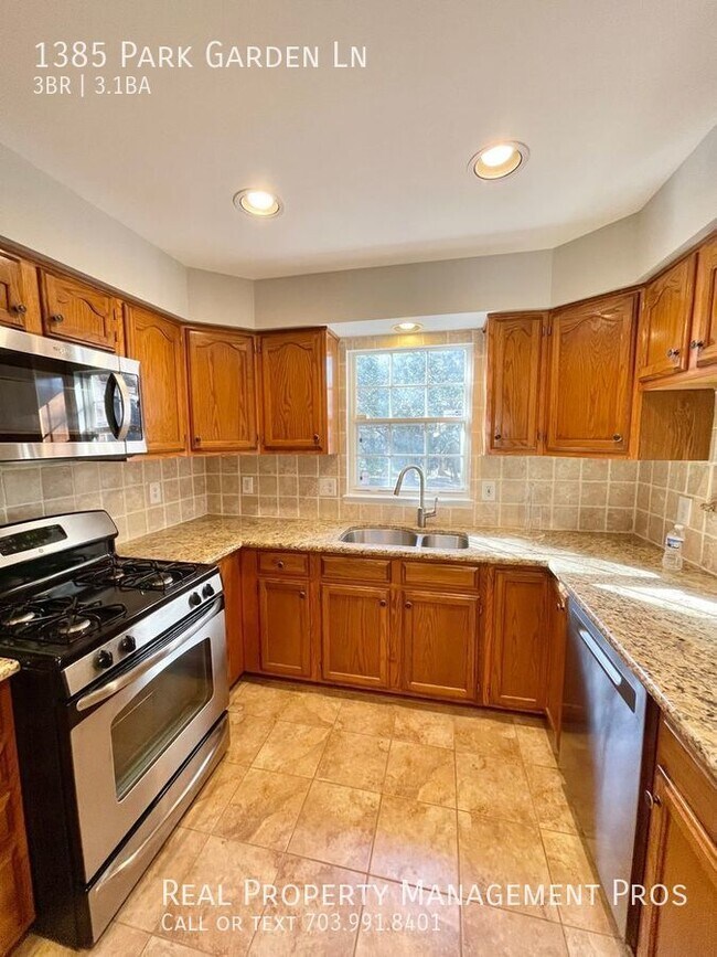 Foto del edificio - 1385 Park Garden Ln