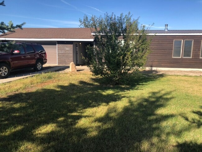Building Photo - 3 Bedroom Home With Garage - Victor
