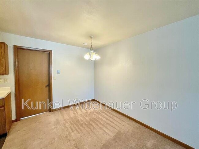 Building Photo - 22-E Yorkshire Lane