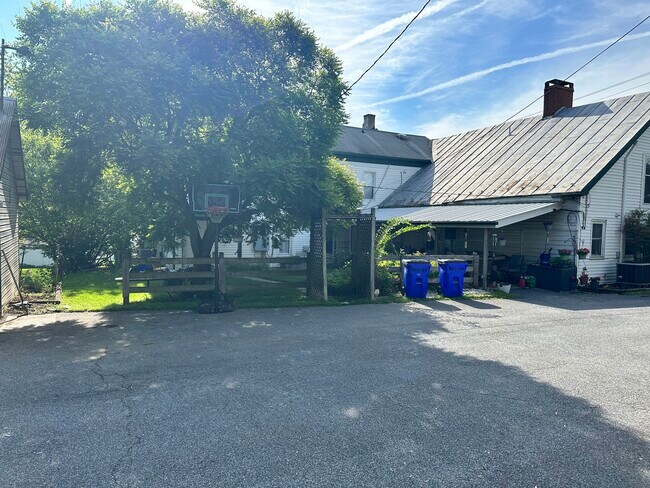 Foto del edificio - 12012 Liberty Rd