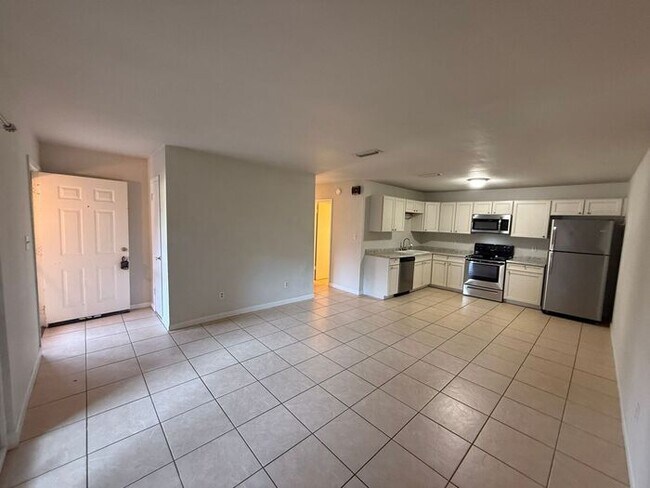 Building Photo - Gulf Breeze - Greenbriar Estates- 2 bedroom, 1 bathroom - water and lawn care included