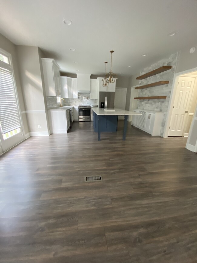 Building Photo - 2410 Devon Leigh Walk