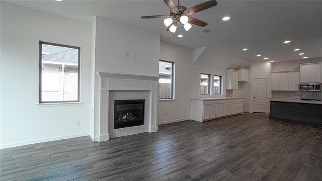 Foto del edificio - 5315 Tupper Ave