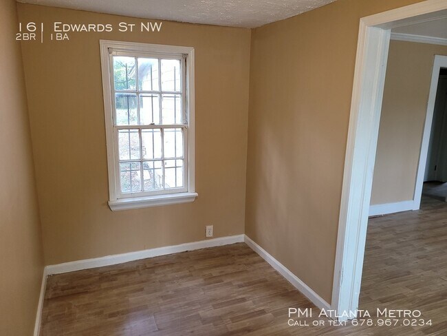 Building Photo - Charming 2 Bedroom w/Bonus Room Near Downtown