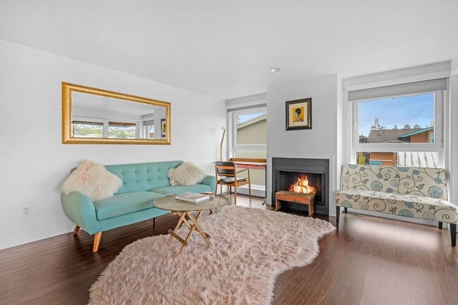 Foto del edificio - 2 bed 1.5 bath houseboat on Lake Union