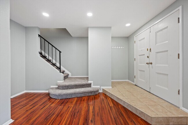 Building Photo - 651 S Xenon Ct