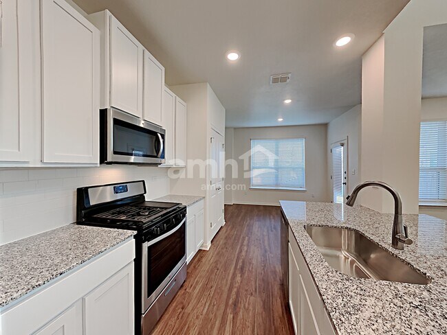 Foto del edificio - 2710 Lillybrook Ln