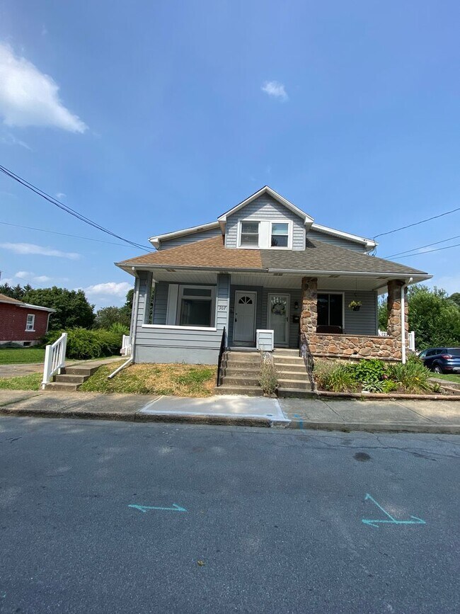 Foto del edificio - Cozy Renovated 2-Bedroom Home in Emmaus – ...