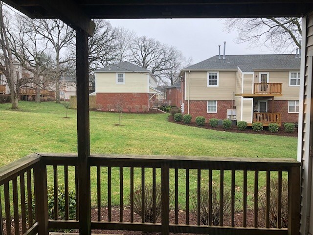 Vista desde la puerta del patio - 1602 Oriole Ln