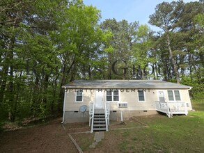 Building Photo - 108-110 Holly Ct