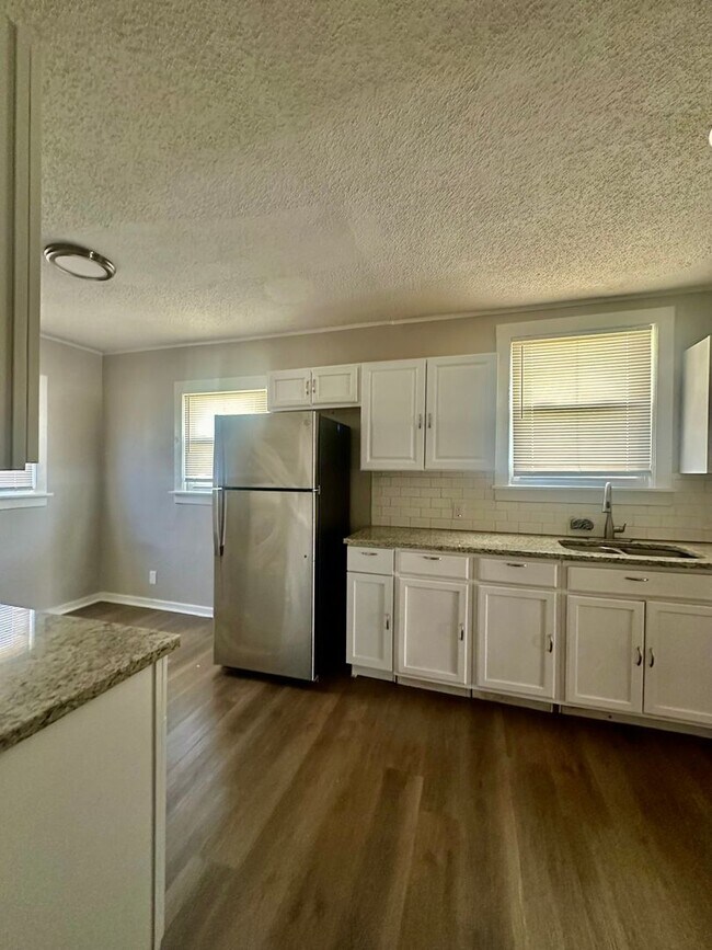 Foto del edificio - Cute Midtown 3 Bedroom Home For Rent!