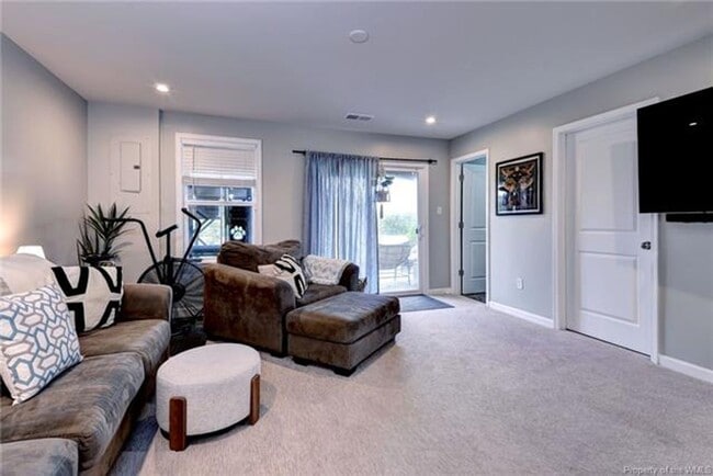 Photo - 3 Level Town home with 3 bedrooms and a bonus