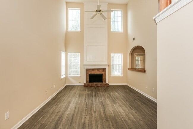 Foto del edificio - 7604 Broadhurst Dr
