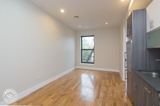 Building Photo - 474 Lafayette Ave