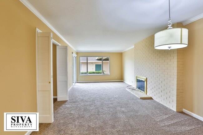 Foto del edificio - 6569 Crown Blvd