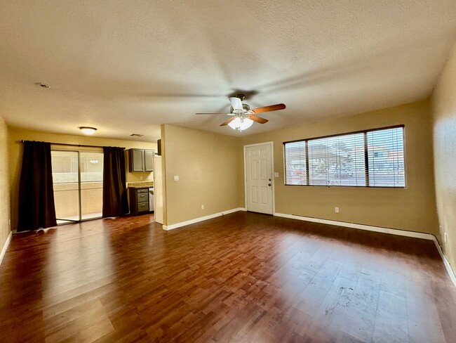 Building Photo - Cute 1 bedroom condo across from pool!