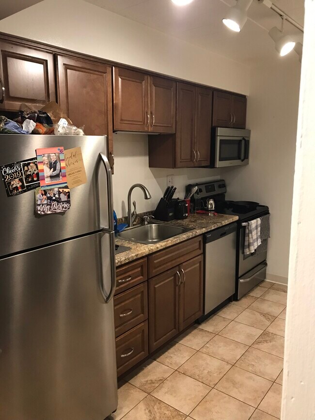 Photo - 144 Oneida St Apartments