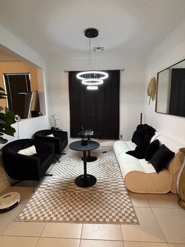 Foto del edificio - 23406 W Winslow Ave