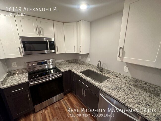 Foto del edificio - Qualify for a zero deposit? Minutes to I95...