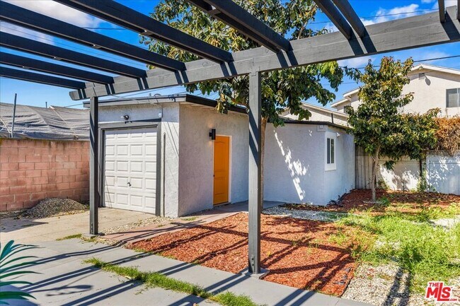 Building Photo - 5835 5th Ave