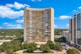 Building Photo - 6211 W Northwest Hwy
