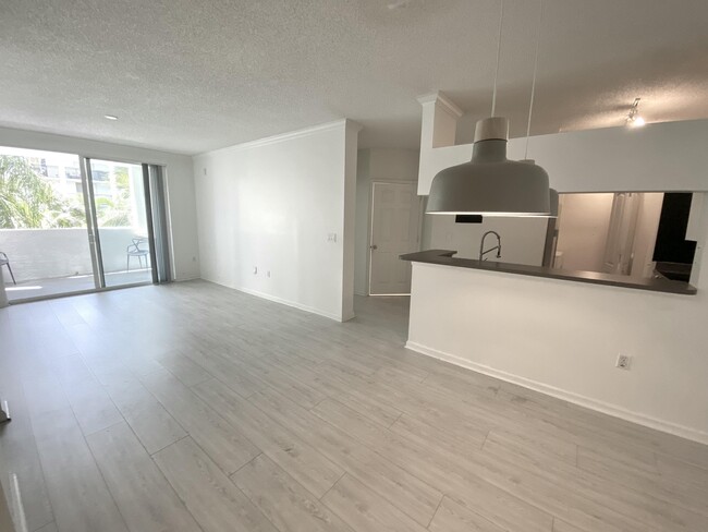 Foto del edificio - 17125 N Bay Rd