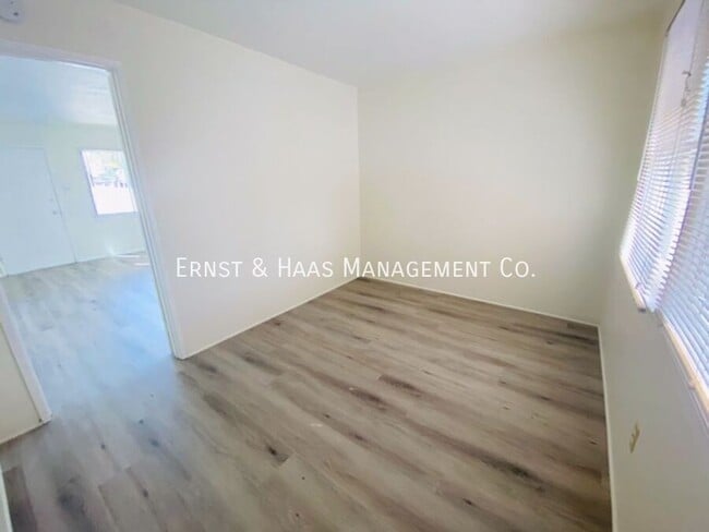 Building Photo - 1442 E 4th St