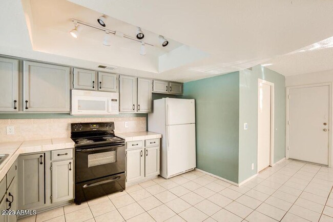 Building Photo - 1644 E Villa Maria Dr