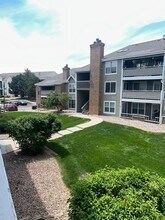 Building Photo - 12043 W Cross Dr