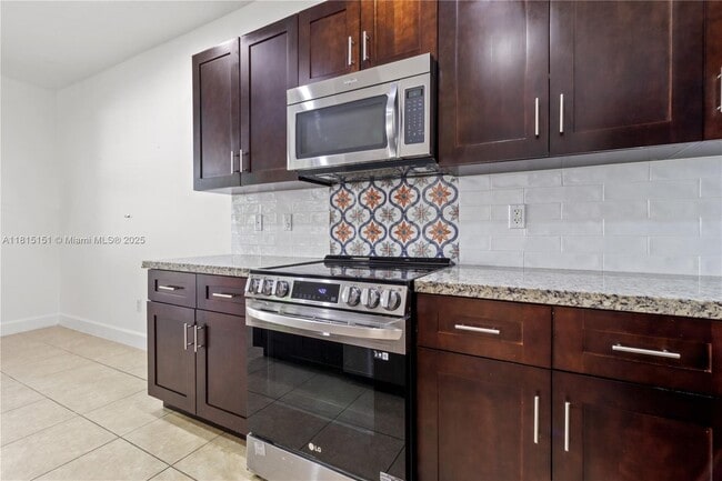 Foto del edificio - 5808 NW 46th Ln