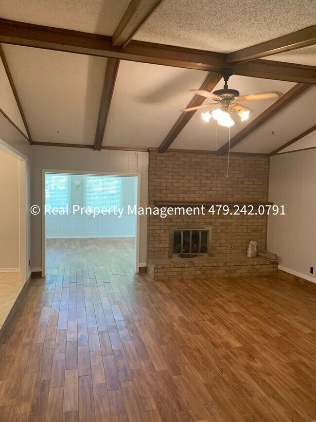 Foto del edificio - RENT READY! Charming 3 bed 2 bath home in the Eastside of Fort Smith!