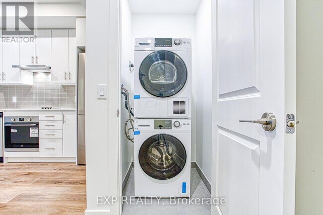 Building Photo - 461 Green Rd