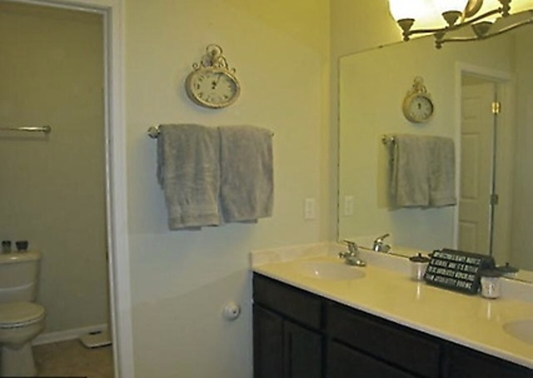 Foto principal - 5648 Winnetka Ave