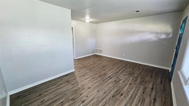 Foto del edificio - 2132 Churchill Pl