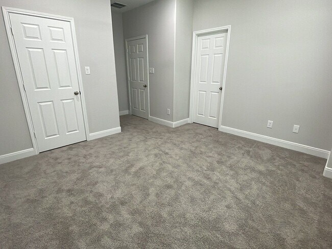 Building Photo - 832 Elkhart St