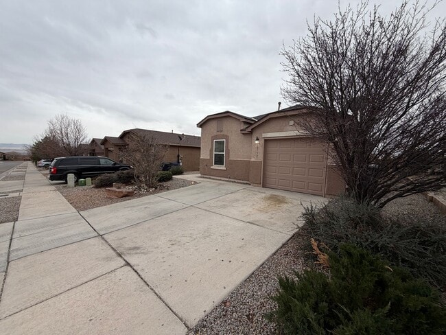 Foto del edificio - 3 Bedroom Single Story Home Available Near 98th St & Dennis Chavez Blvd SW!