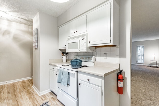 Building Photo - 631 Pine Ridge Pl