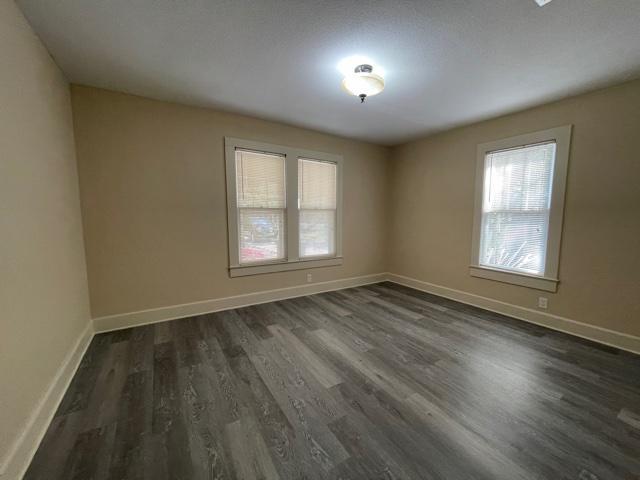Foto del edificio - 247 Edge Ave