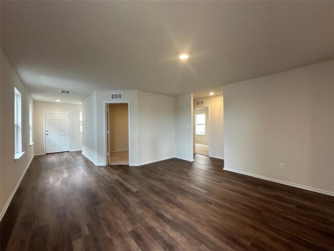 Building Photo - "Charming 3-Bedroom Oasis with 2 Full Baths in New Braunfels – Spacious 1512 Sq Ft Home Awaits!"