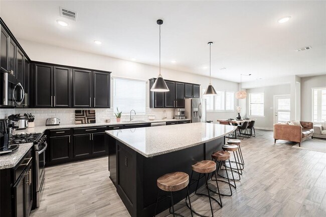 Building Photo - 451 Stonebrook Ln