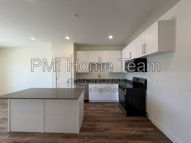 Building Photo - 1652 N Main St