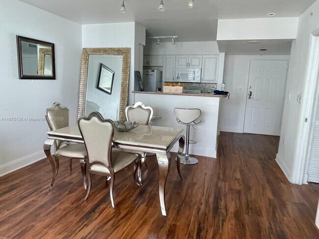 Building Photo - 1155 Brickell Bay Dr